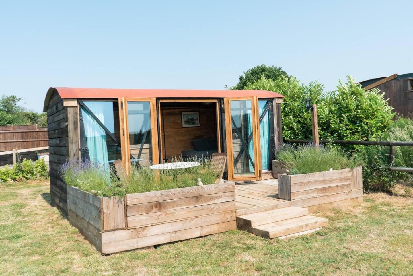 Swallowfield Glamping-Station Master 约维尔 外观 照片