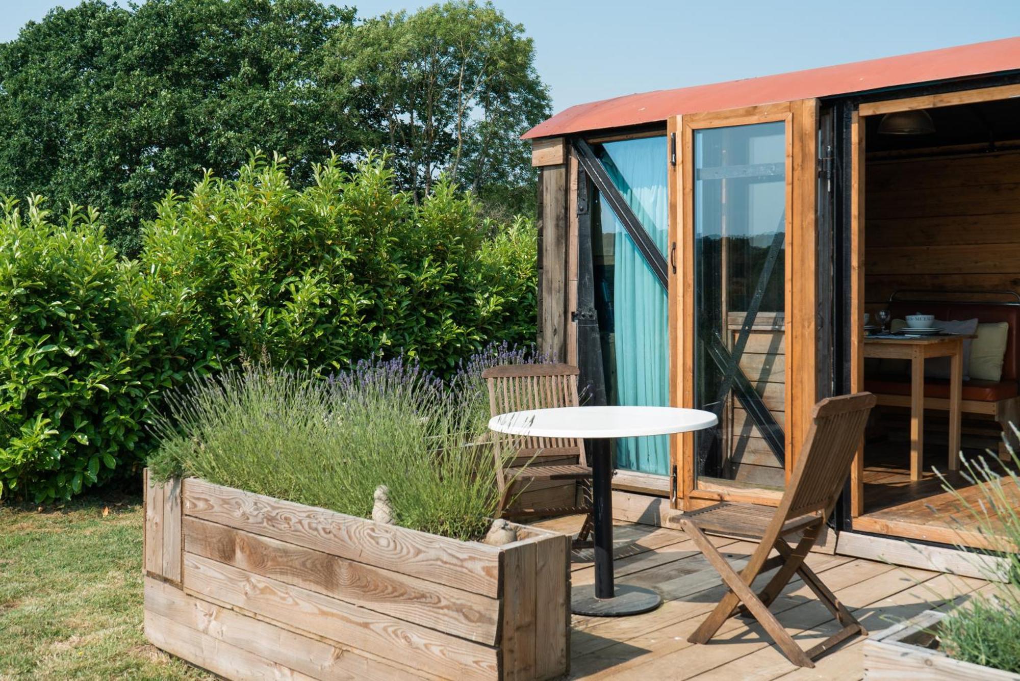 Swallowfield Glamping-Station Master 约维尔 外观 照片