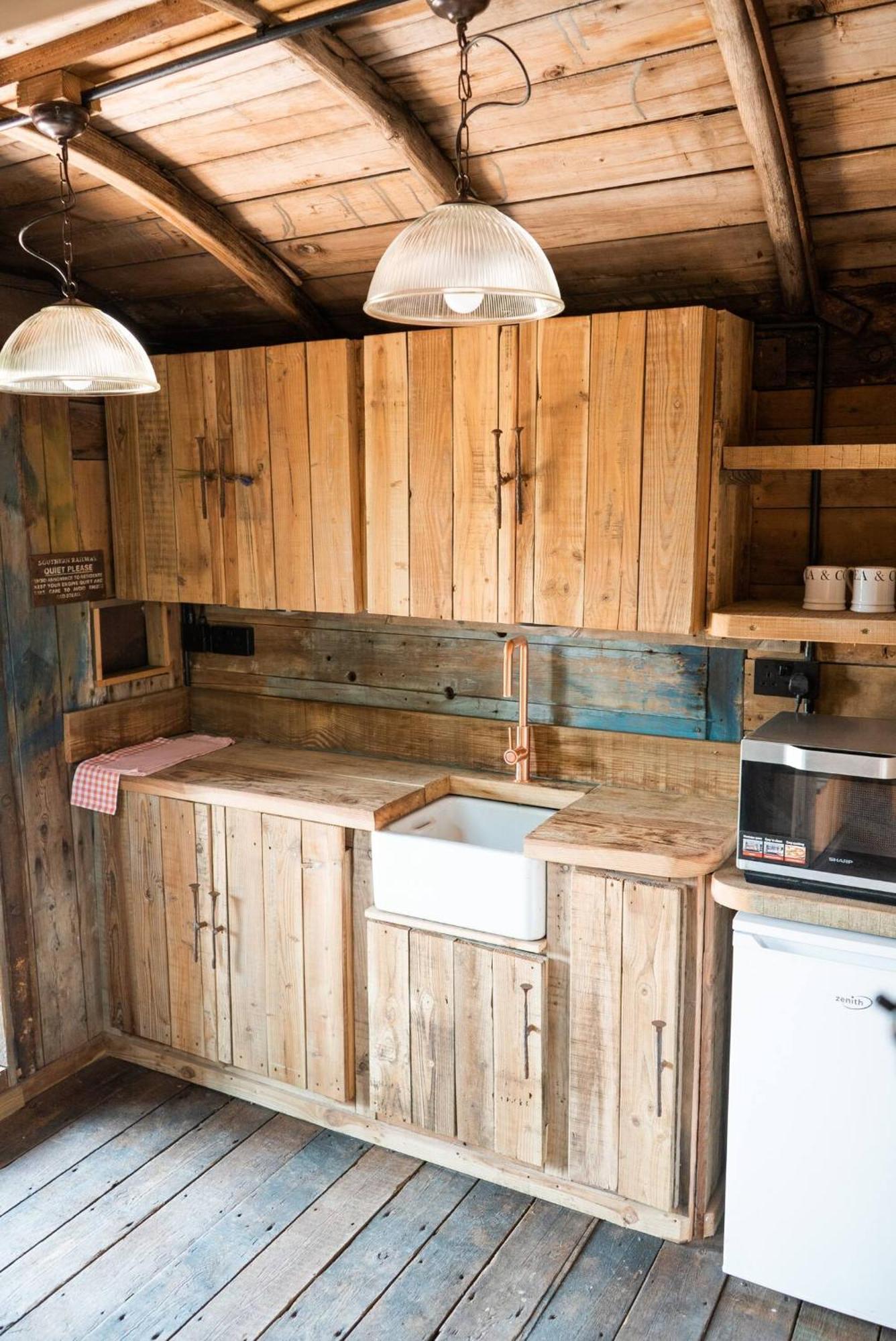 Swallowfield Glamping-Station Master 约维尔 外观 照片