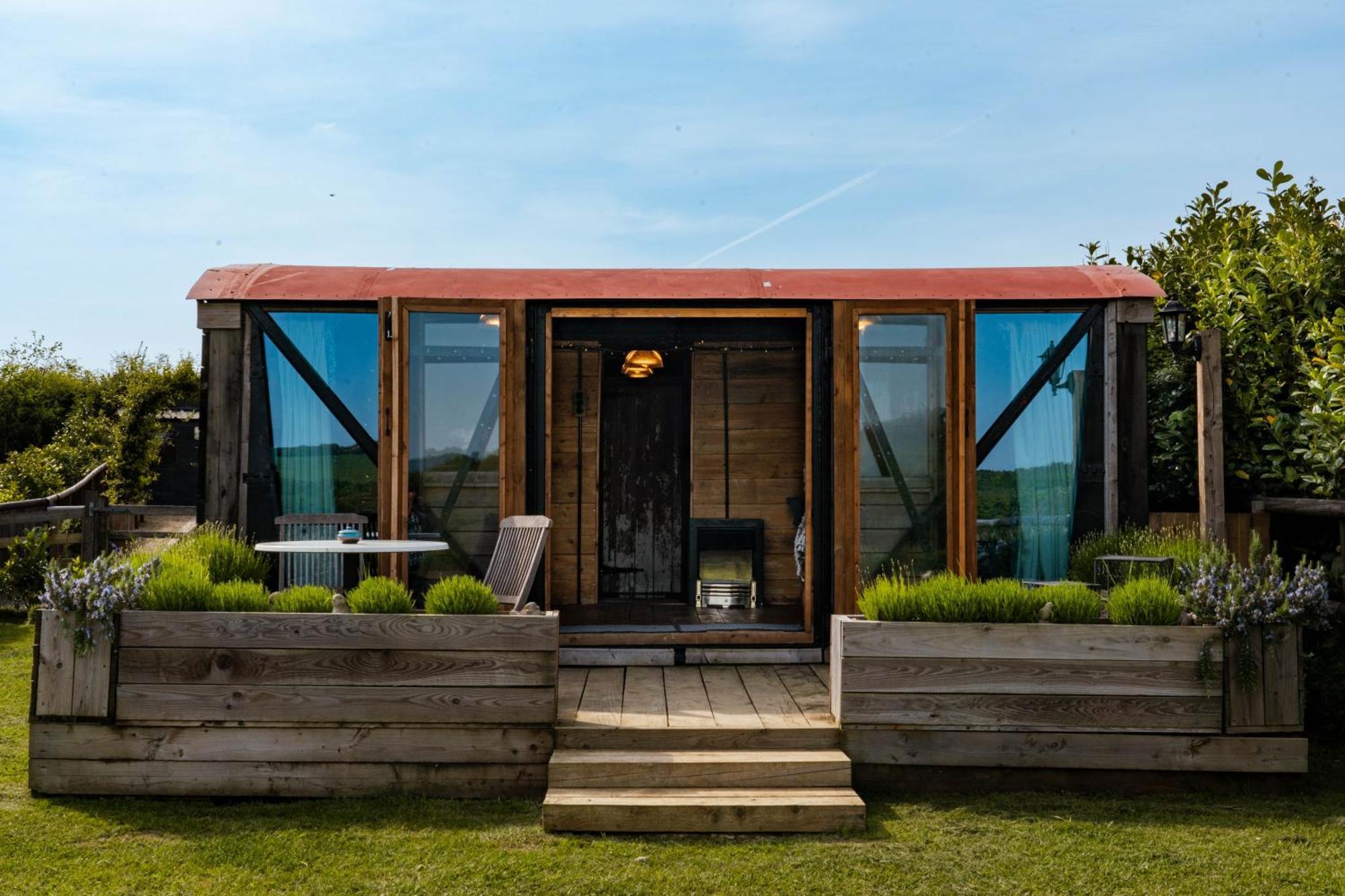 Swallowfield Glamping-Station Master 约维尔 外观 照片